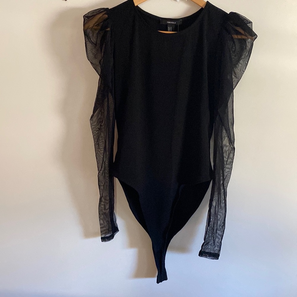 NWT Forever 21 black body suit, puff sleeve, snap closure